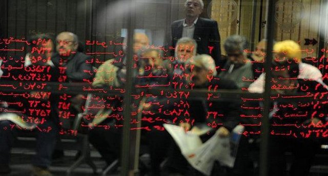 نرخ سود بانکی بالا معضل بازار سرمایه / با سود ۲۴ درصدی هیچ سرمایهگذاری به بورس نمیرود نرخ سود بانکی بالا معضل بازار سرمایه / با سود ۲۴ درصدی هیچ سرمایهگذاری به بورس نمیرود