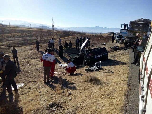 برخورد خودروی سواری با آمبولانس هلال احمر حادثه آفرید برخورد خودروی سواری با آمبولانس هلال احمر حادثه آفرید