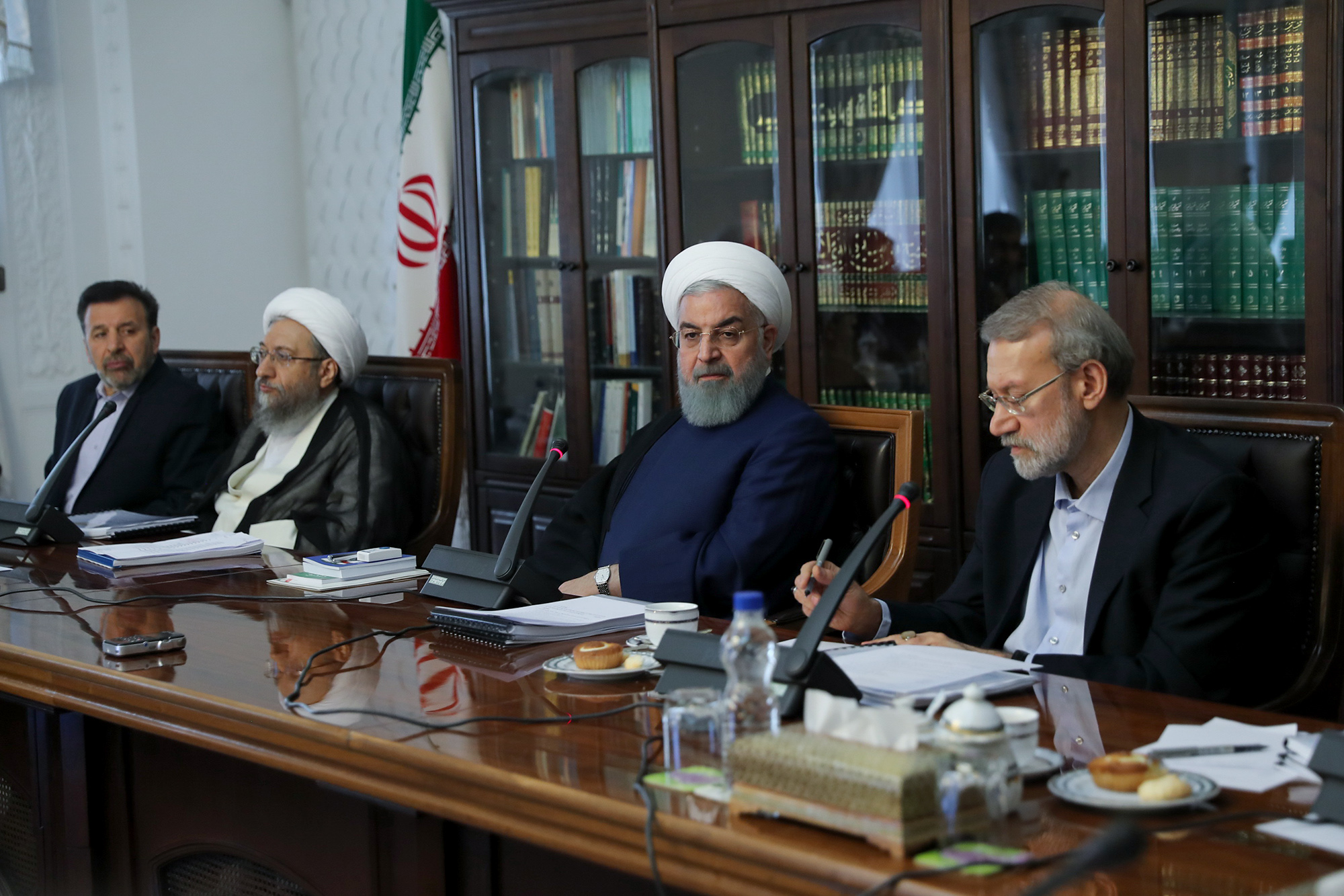 توضیحات لاریجانی درباره تصمیمات شورای هماهنگی قوای سهگانه توضیحات لاریجانی درباره تصمیمات شورای هماهنگی قوای سهگانه