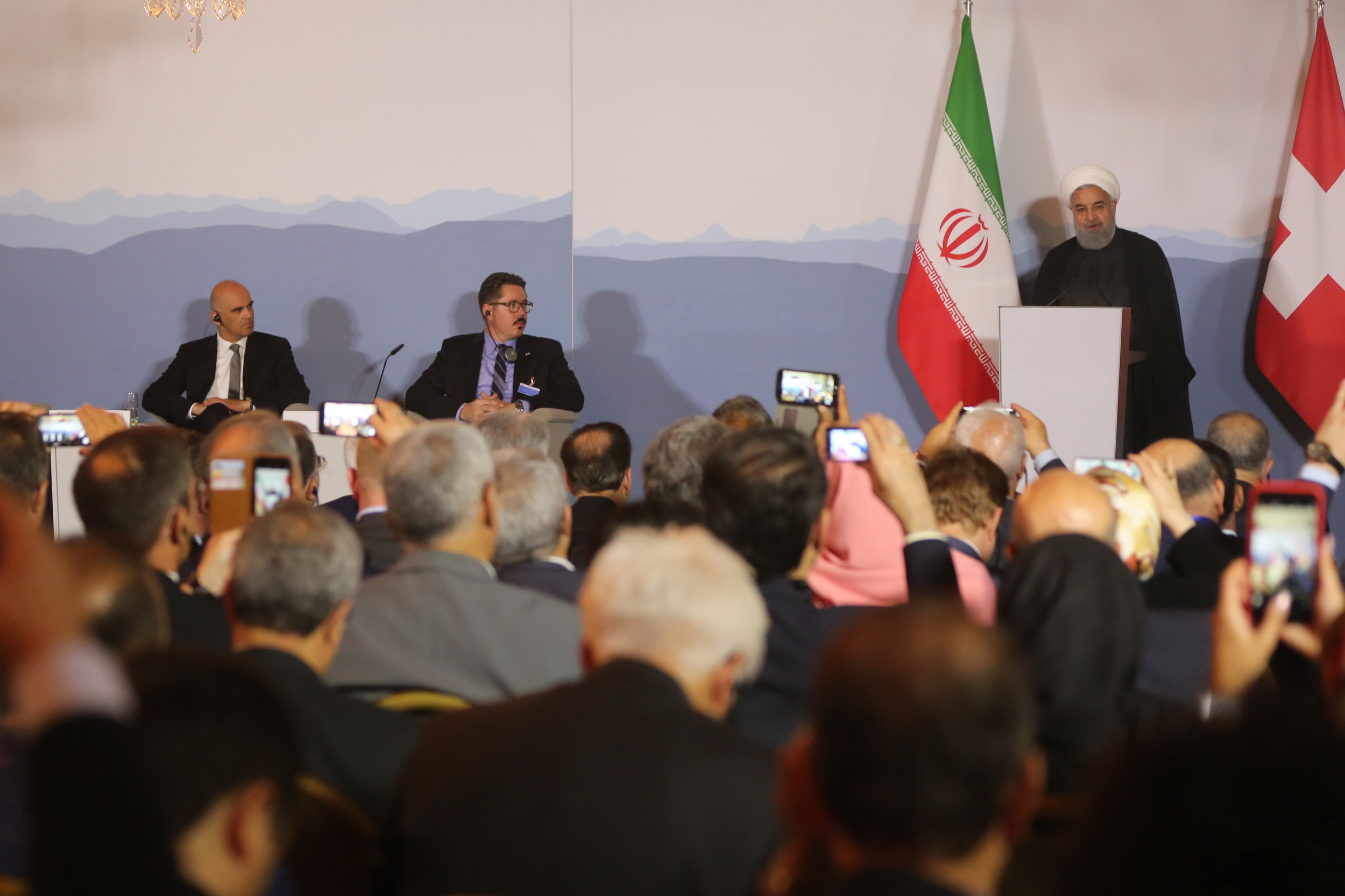 ایران به عدم اشاعه و تمام تعهداتی که پذیرفته متعهد و به همکاری با سازمانهای بینالمللی ادامهمیدهد/ خواهان روابط قانونی، دوستانه و سازنده با جهان هستیم ایران به عدم اشاعه و تمام تعهداتی که پذیرفته متعهد و به همکاری با سازمانهای بینالمللی ادامهمیدهد/ خواهان روابط قانونی، دوستانه و سازنده با جهان هستیم