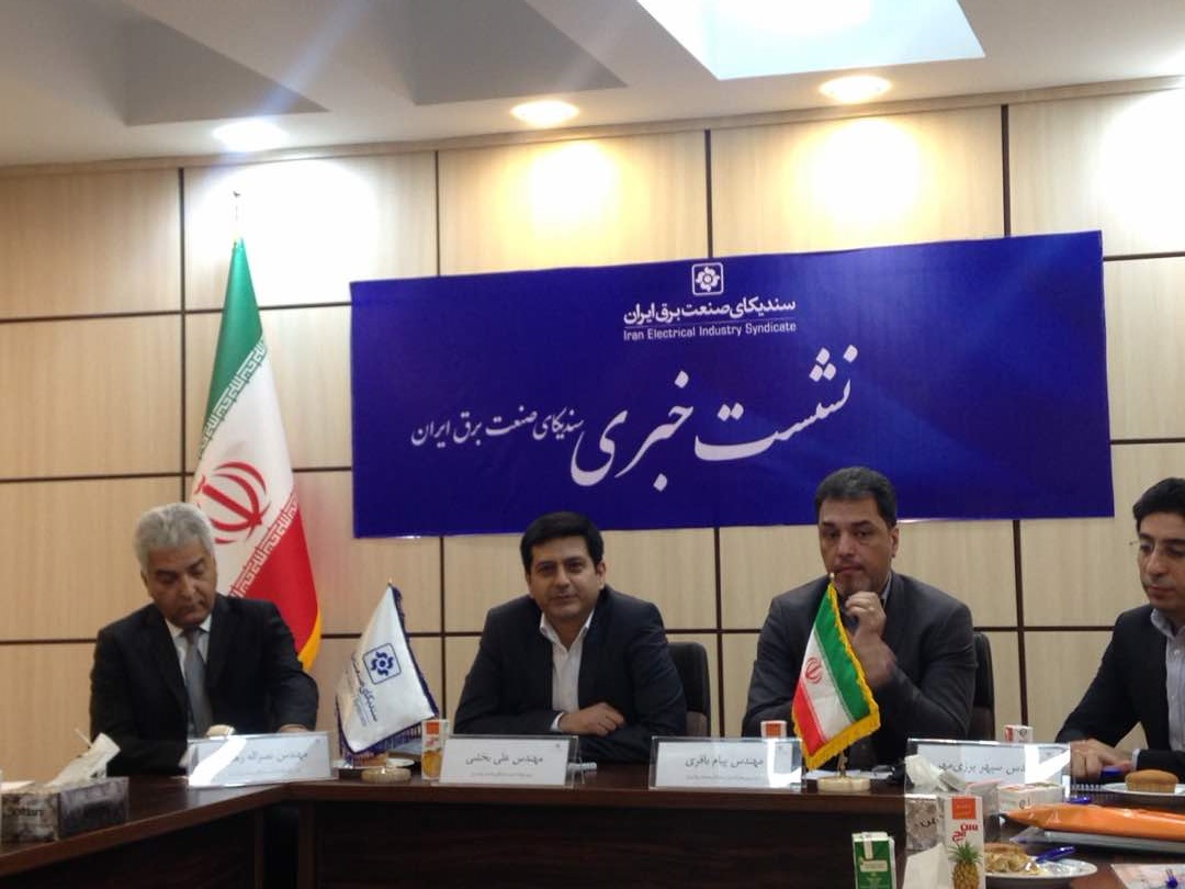 احتمال خاموشی کامل در تابستان سال آینده/ حرکت صنعت برق روی لبه تیغ احتمال خاموشی کامل در تابستان سال آینده/ حرکت صنعت برق روی لبه تیغ