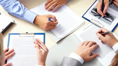 یک تعلیق، 11 توقف و 9 بازگشایی سهم امروز بازار از پیام ناظران بورس و فرابورس یک تعلیق، 11 توقف و 9 بازگشایی سهم امروز بازار از پیام ناظران بورس و فرابورس