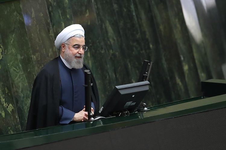 هماهنگی لاریجانی با روحانی برای حضور در مجلس/ دومین سوال فردا در هیات رییسه تعیین تکلیف میشود هماهنگی لاریجانی با روحانی برای حضور در مجلس/ دومین سوال فردا در هیات رییسه تعیین تکلیف میشود