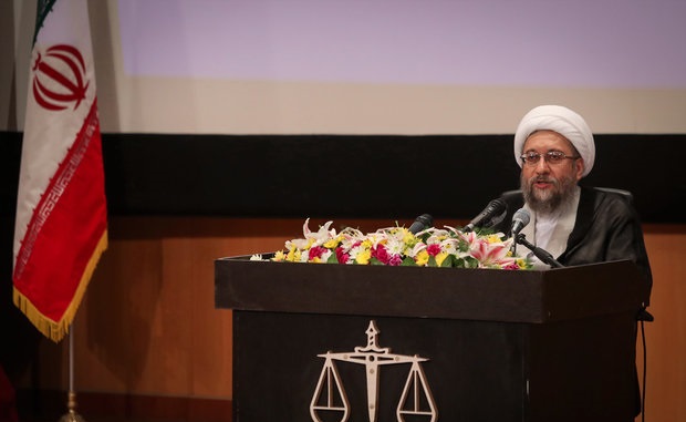 رییس قوه قضاییه: بازاریان صف خود را از دشمن جدا کنند رییس قوه قضاییه: بازاریان صف خود را از دشمن جدا کنند