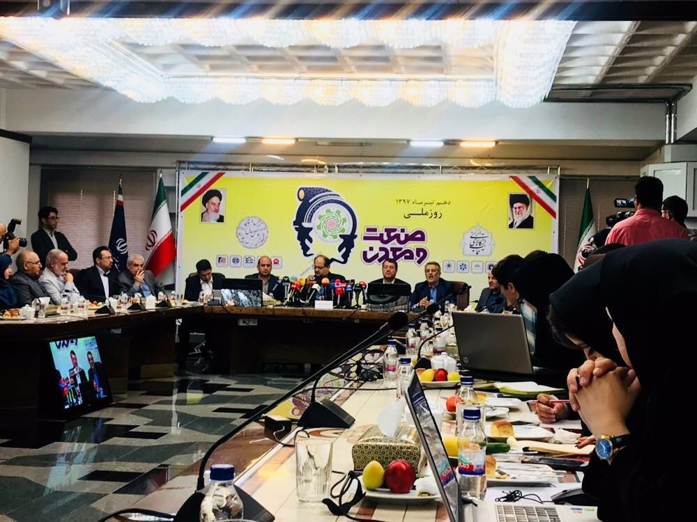 شریعتمداری: ۱۰تصمیم وزارت صمت و خودروسازان برای مدیریت بازار/ مالیات ارزش افزوده عامل هزینه بالای تولید در ایران/احتمال لغو ممنوعیت واردات خودرو تا قبل از پایان سال شریعتمداری: ۱۰تصمیم وزارت صمت و خودروسازان برای مدیریت بازار/ مالیات ارزش افزوده عامل هزینه بالای تولید در ایران/احتمال لغو ممنوعیت واردات خودرو تا قبل از پایان سال