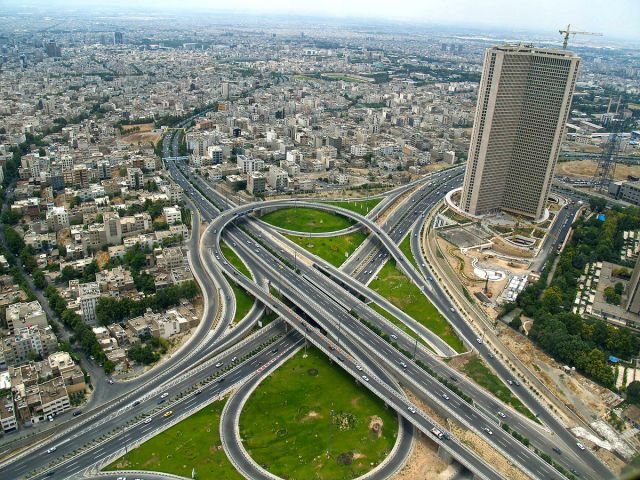راههای پیش روی اقتصاد ایران از دید بلومبرگ راههای پیش روی اقتصاد ایران از دید بلومبرگ