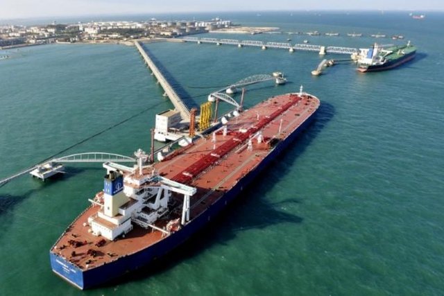 کاهش اندک قیمت نفت جهانی کاهش اندک قیمت نفت جهانی