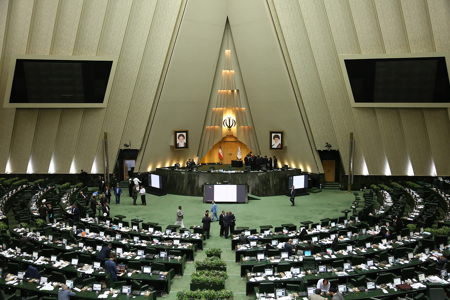 طرح مجلس برای پایان دادن به رانت ارزی پالایشگاهها و پتروشیمیها طرح مجلس برای پایان دادن به رانت ارزی پالایشگاهها و پتروشیمیها