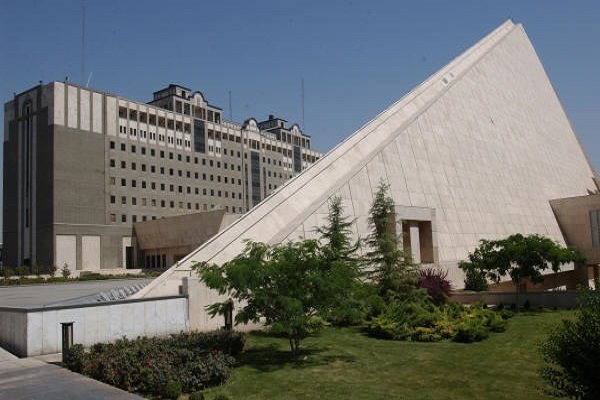 ساخت و سازهای غیرضروری مجلس از مراکز نظامی بیشتر است ساخت و سازهای غیرضروری مجلس از مراکز نظامی بیشتر است
