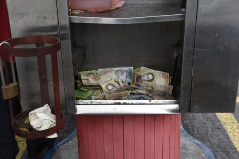 انتشار اسکناسهای جدید ونزوئلایی با حذف ۵صفر انتشار اسکناسهای جدید ونزوئلایی با حذف ۵صفر