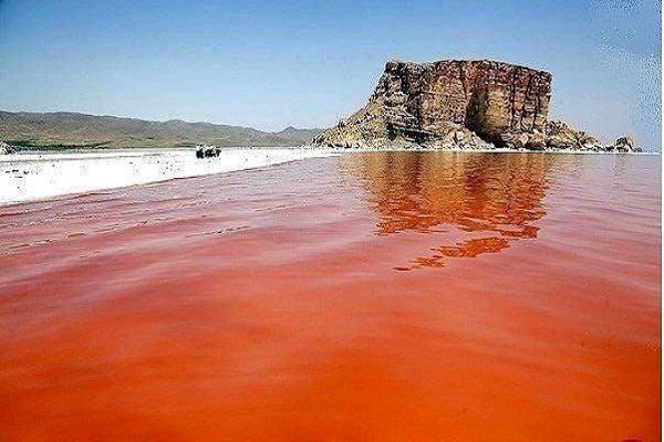 دریاچه ارومیه مجدد قرمز شد دریاچه ارومیه مجدد قرمز شد