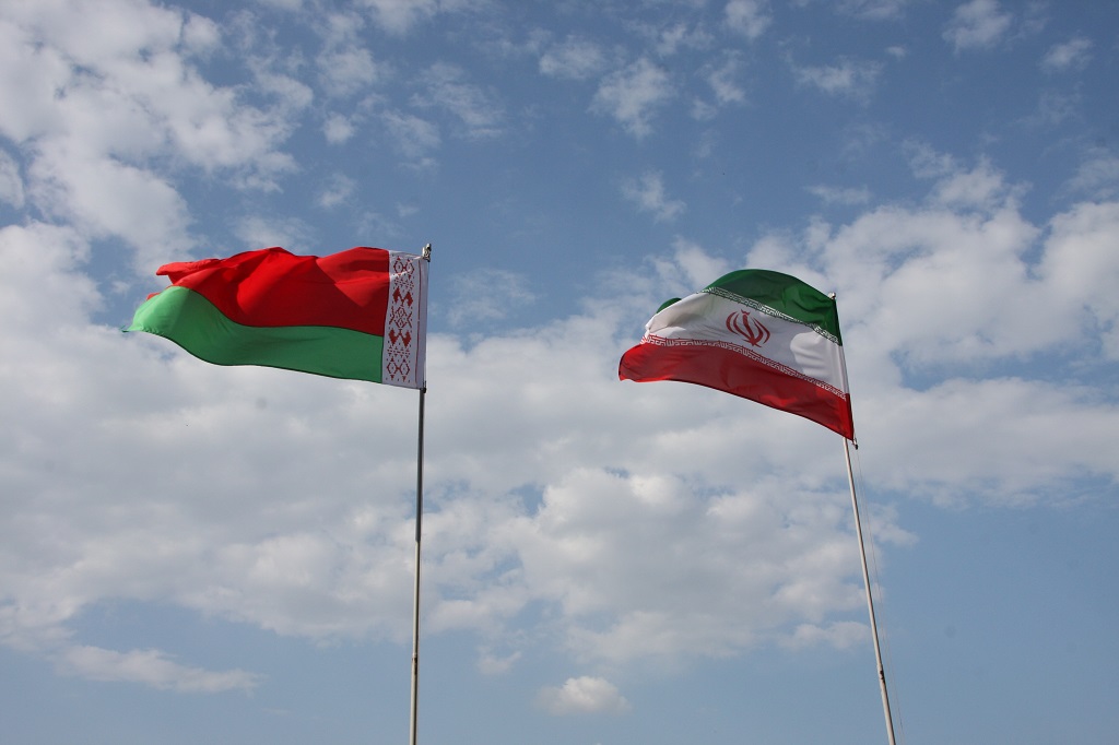 موافقت ایران و بلاروس برای تهاتر نفت با ماشین آلات صنعتی موافقت ایران و بلاروس برای تهاتر نفت با ماشین آلات صنعتی