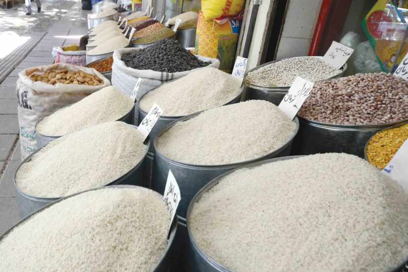نگهداری کالا در حجم غیر متعارف احتکار است/ فهرست کالاهایی که نباید احتکار شود، در اختیار گشتهای بازرسی قرار میگیرد نگهداری کالا در حجم غیر متعارف احتکار است/ فهرست کالاهایی که نباید احتکار شود، در اختیار گشتهای بازرسی قرار میگیرد