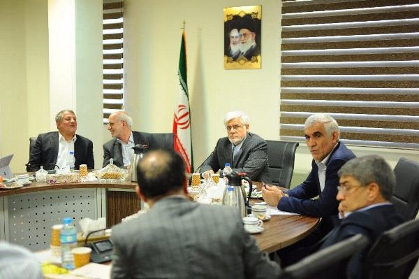 بررسی مسائل و بودجه پایدار تهران در نشست فراکسیون امید و شهردار تهران بررسی مسائل و بودجه پایدار تهران در نشست فراکسیون امید و شهردار تهران