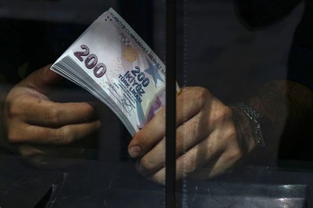 لیر ترکیه مجددا در برابر دلار عقب نشست لیر ترکیه مجددا در برابر دلار عقب نشست