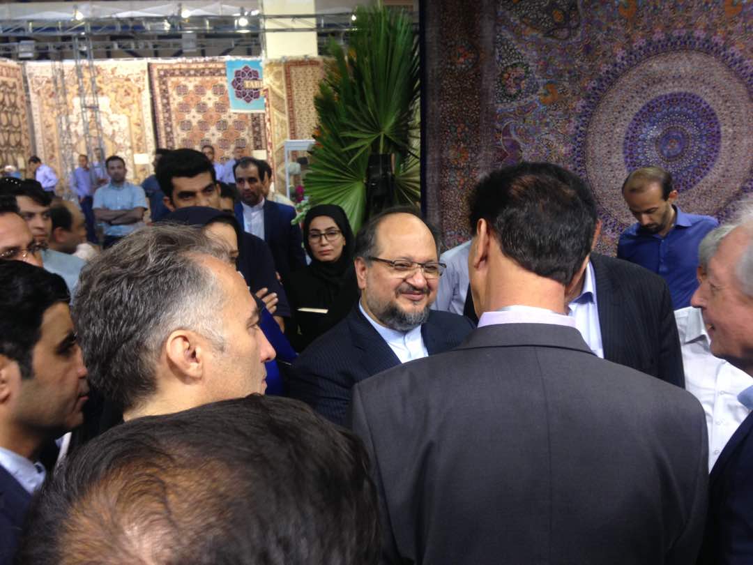 مشکل بیمه قالیبافان از سر راه برداشته شود/ درخواست توقف مالیات بر ارزش افزوده برای برخی شاخههای تولید مشکل بیمه قالیبافان از سر راه برداشته شود/ درخواست توقف مالیات بر ارزش افزوده برای برخی شاخههای تولید