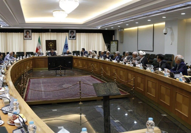 جلسه همتی با اقتصاددانان/ ورود بیشتر بانک مرکزی به بازار ارز و ادامه ریزش قیمت دلار جلسه همتی با اقتصاددانان/ ورود بیشتر بانک مرکزی به بازار ارز و ادامه ریزش قیمت دلار