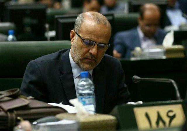 دانشجویان ستارهدار و غیرستارهدار میتوانند برای حل مشکلاتشان به کمیسیون آموزش مراجعه کنند دانشجویان ستارهدار و غیرستارهدار میتوانند برای حل مشکلاتشان به کمیسیون آموزش مراجعه کنند