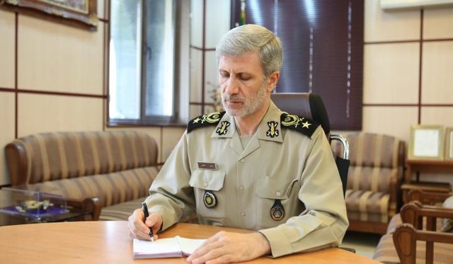 وزیر دفاع: جلو ظهور هیتلرهای جدید را خواهیم گرفت وزیر دفاع: جلو ظهور هیتلرهای جدید را خواهیم گرفت
