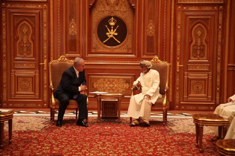 نخست وزیر رژیم صهیونیستی با سلطان قابوس دیدار کرد نخست وزیر رژیم صهیونیستی با سلطان قابوس دیدار کرد