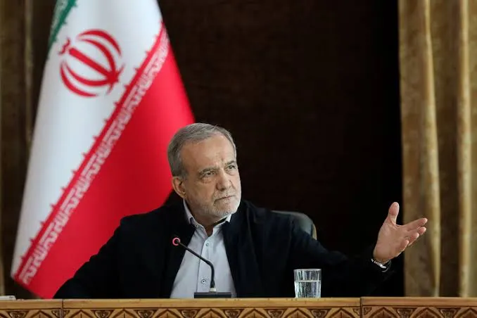 دستور پزشکیان برای توزیع درآمد افزایش قیمت بنزین / حساب این خانوارها ۵۰۰.۰۰۰ تومان شارژ میشود دستور پزشکیان برای توزیع درآمد افزایش قیمت بنزین / حساب این خانوارها ۵۰۰.۰۰۰ تومان شارژ میشود