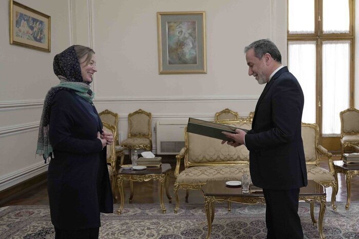 FM receives copies of credentials of new UK, Irish envoys FM receives copies of credentials of new UK, Irish envoys