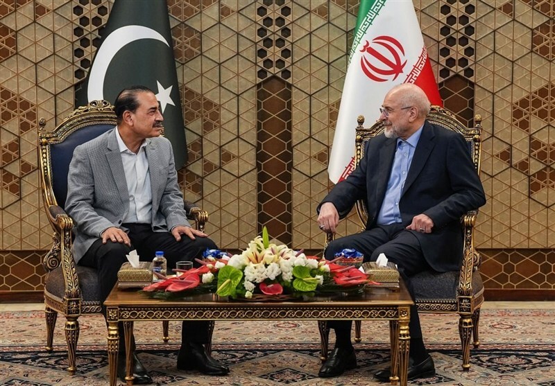 Pakistan Top General Holds Talks with Senior Iranian Officials in Tehran Pakistan Top General Holds Talks with Senior Iranian Officials in Tehran
