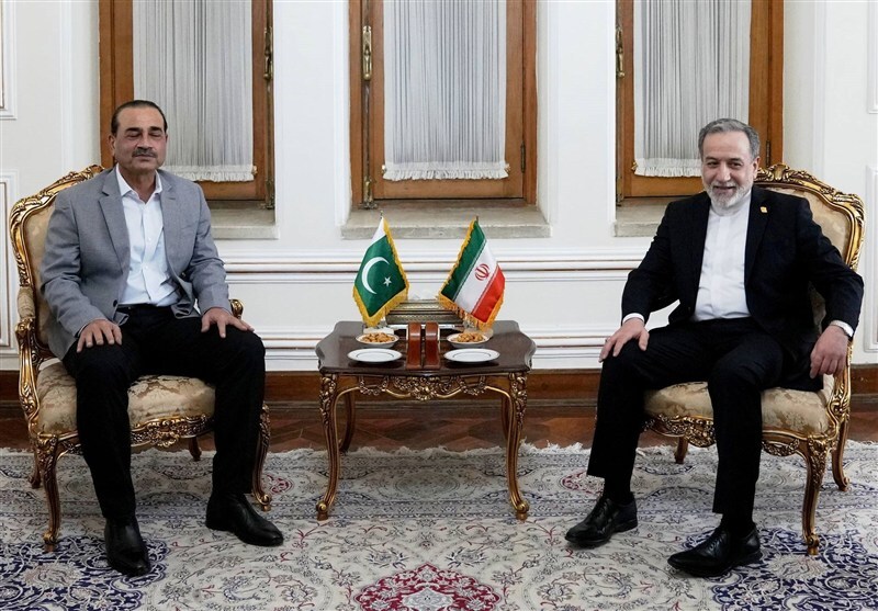 Pakistan Top General Holds Talks with Senior Iranian Officials in Tehran Pakistan Top General Holds Talks with Senior Iranian Officials in Tehran