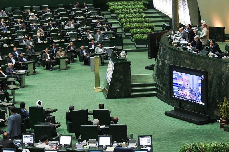 مجلس از پاسخهای طیبنیا قانع شد مجلس از پاسخهای طیبنیا قانع شد