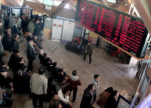 بازار سهام در انتظار تعیین تکلیف نمادهای متوقف/ بازگشت رونق به بازار از اواخر دیماه؟ بازار سهام در انتظار تعیین تکلیف نمادهای متوقف/ بازگشت رونق به بازار از اواخر دیماه؟
