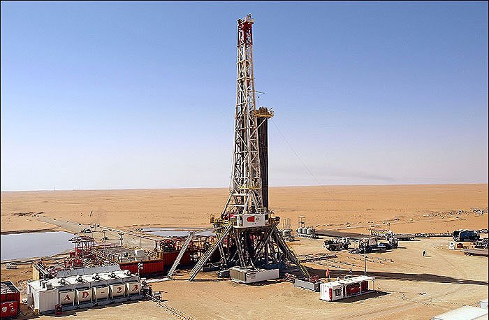 آغاز برداشت ۱۵ هزار بشکهای نفت از میدان «آذر» آغاز برداشت ۱۵ هزار بشکهای نفت از میدان «آذر»