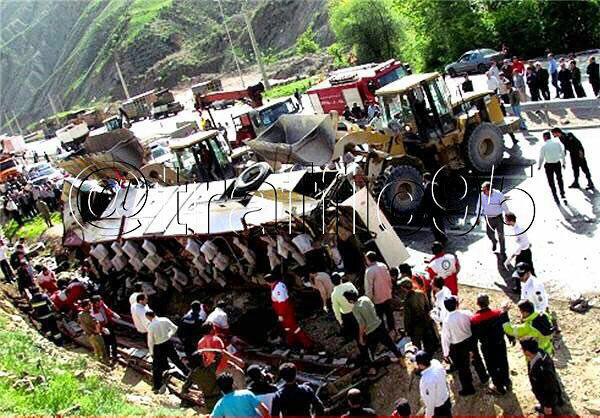 واژگونی اتوبوس در جاده چالوس با 16 کشته +عکس واژگونی اتوبوس در جاده چالوس با 16 کشته +عکس