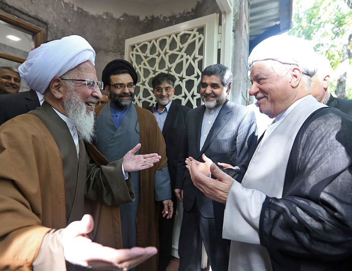 حمله احمدینژادیها به آیتالله جوادی آملی حمله احمدینژادیها به آیتالله جوادی آملی
