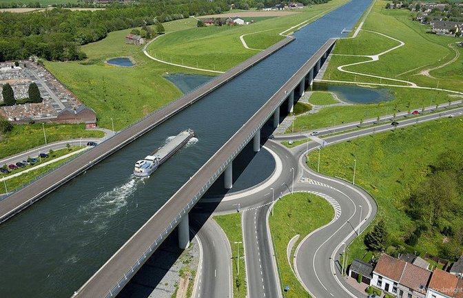 پلی عجیب در بلژیک! +تصاویر