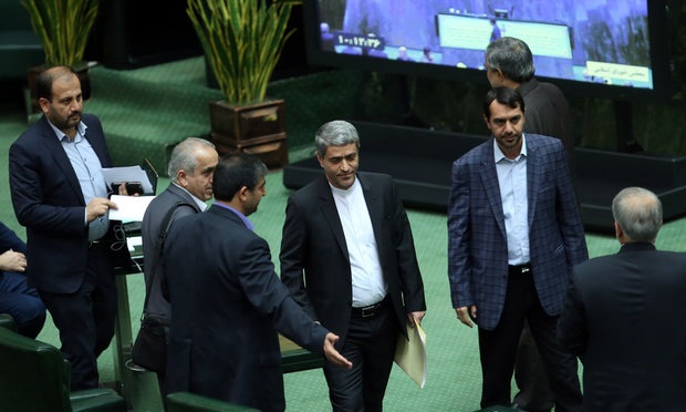 طیبنیا امروز به سوالات نمایندگان مجلس پاسخ میدهد طیبنیا امروز به سوالات نمایندگان مجلس پاسخ میدهد