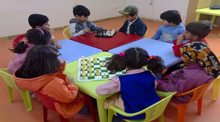 سن مناسب مهد کودک رفتن؟