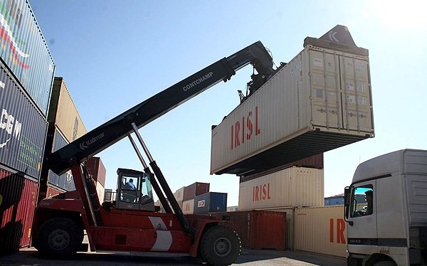 تراز تجاری کشور در سال ۹۵ مثبت ماند تراز تجاری کشور در سال ۹۵ مثبت ماند