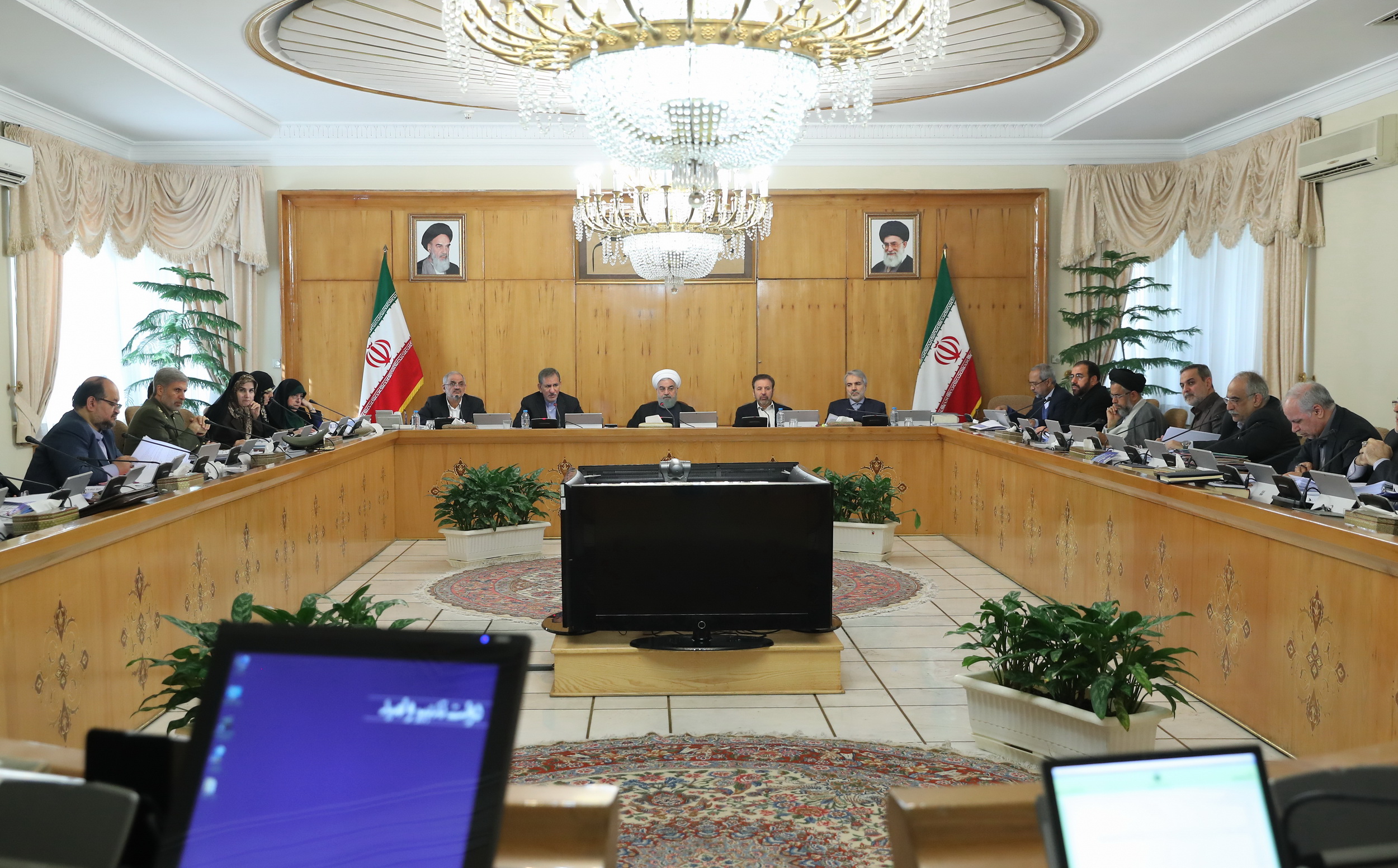 بررسی گزارش وضعیت آلودگی هوای کلانشهرها/ موافقت دولت با اخذ وام از آذربایجان بررسی گزارش وضعیت آلودگی هوای کلانشهرها/ موافقت دولت با اخذ وام از آذربایجان