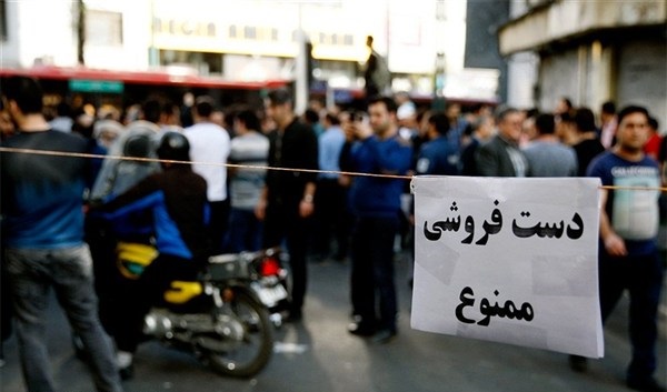 باندهای دستفروشی پایتخت روزانه ۱۰میلیون تومان درآمد دارند/ ساماندهی سدمعبر مغازهداران از هفته آینده باندهای دستفروشی پایتخت روزانه ۱۰میلیون تومان درآمد دارند/ ساماندهی سدمعبر مغازهداران از هفته آینده