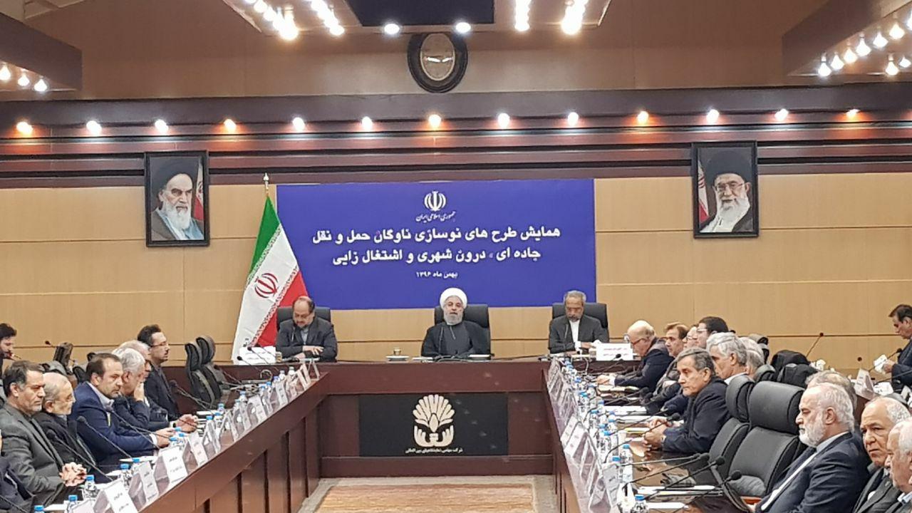 آغاز همایش طرحهای نوسازی ناوگان حمل و نقل جادهای آغاز همایش طرحهای نوسازی ناوگان حمل و نقل جادهای