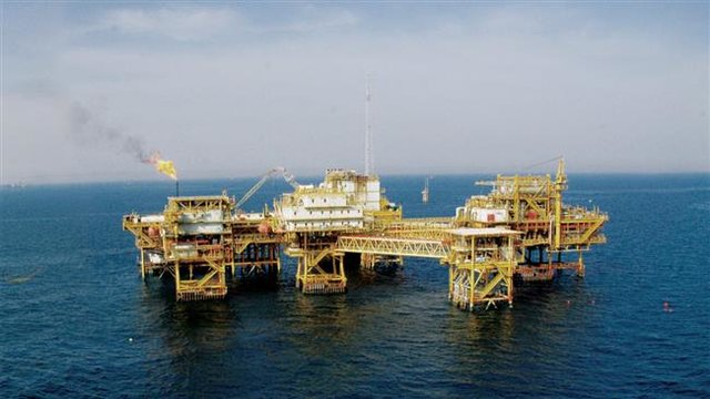 مقامات نفتی از چهچیزی هراس دارند؟/ غولهای نفتی در انتظار قراردادهای تازه مقامات نفتی از چهچیزی هراس دارند؟/ غولهای نفتی در انتظار قراردادهای تازه