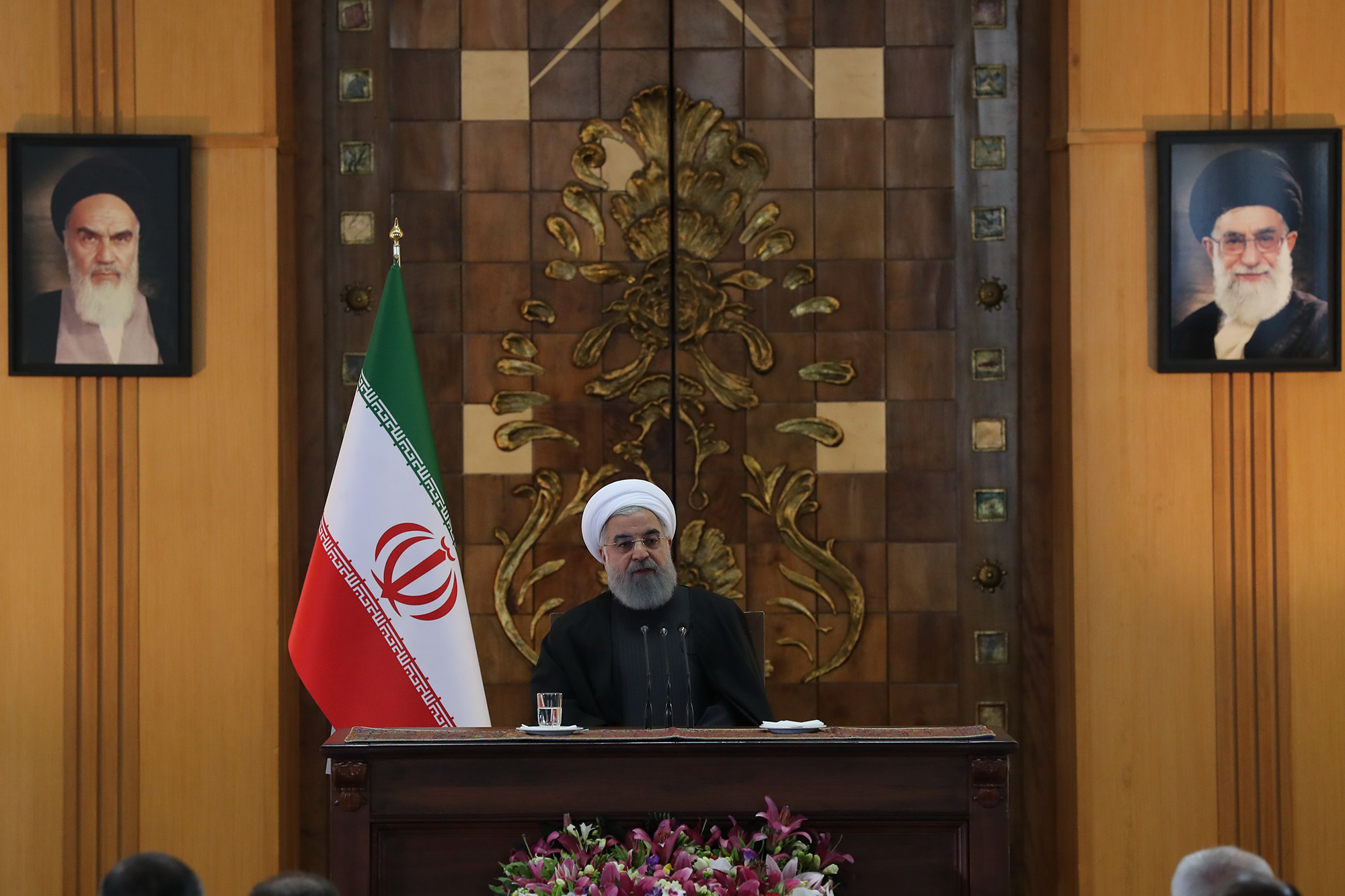 روحانی: ایران آماده پذیرش سرمایهگذاری در بخش نفت، گاز، پتروشیمی و گردشگری است/ سرکشی رژیم اسرائیل از عوامل عدم تحقق رشد لازم در خاورمیانه است روحانی: ایران آماده پذیرش سرمایهگذاری در بخش نفت، گاز، پتروشیمی و گردشگری است/ سرکشی رژیم اسرائیل از عوامل عدم تحقق رشد لازم در خاورمیانه است