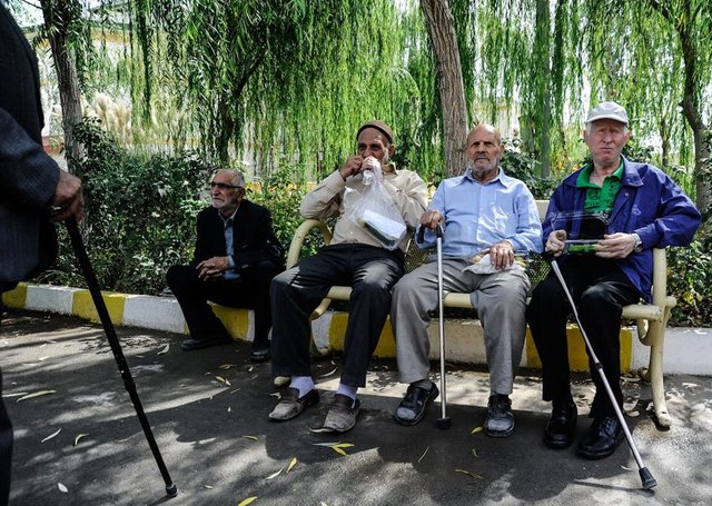 عیدی بازنشستگان نیمه اول اسفند پرداخت میشود عیدی بازنشستگان نیمه اول اسفند پرداخت میشود