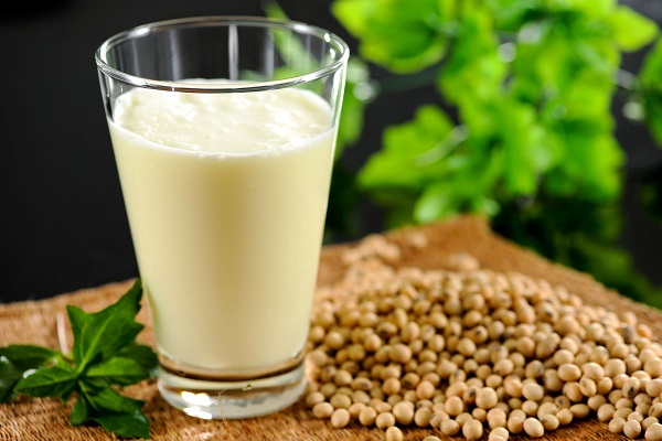 یک جایگزین گیاهی برای شیر گاو یک جایگزین گیاهی برای شیر گاو