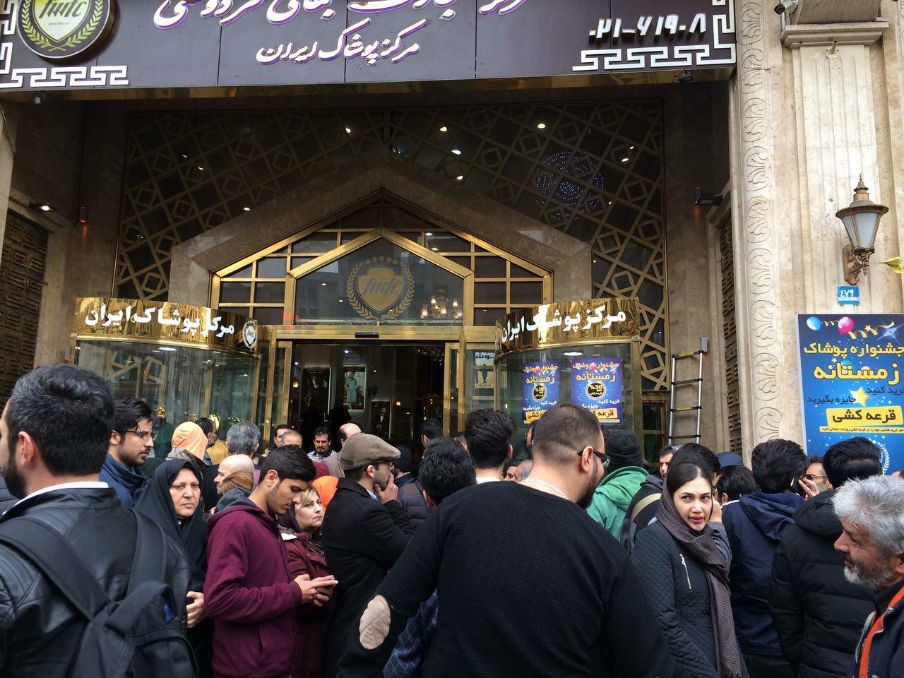 افزایش شوق خرید دلار آزاد بعد از ورود سازمان مالیاتی به بازار/ توزیع دلار دولتی فقط با پاسپورت و بلیت افزایش شوق خرید دلار آزاد بعد از ورود سازمان مالیاتی به بازار/ توزیع دلار دولتی فقط با پاسپورت و بلیت
