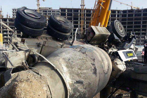 واژگونی یک دستگاه «میکسر» با ۳۰تُن وزن در اتوبان تهران-کرج واژگونی یک دستگاه «میکسر» با ۳۰تُن وزن در اتوبان تهران-کرج