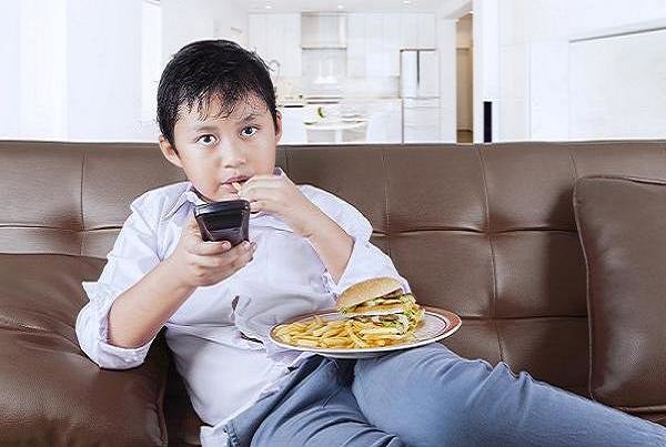 شیوه های مقابله با چاقی دوره کودکی را بشناسید شیوه های مقابله با چاقی دوره کودکی را بشناسید