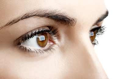 عفونت چشم با استفاده از لنز و مژه مصنوعی عفونت چشم با استفاده از لنز و مژه مصنوعی