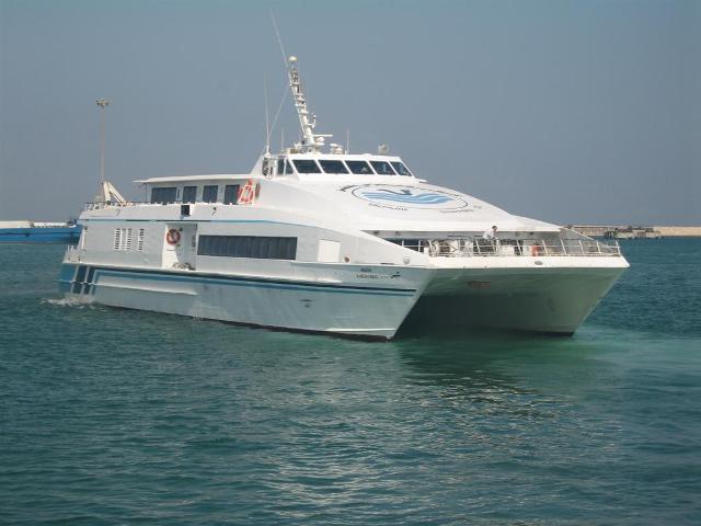 تعلیق خط کشتیرانی مسافری بوشهر - خارگ