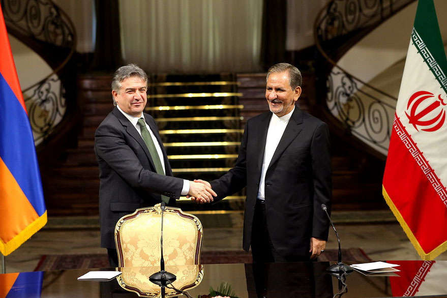 ارمنستان خواهان افزایش خرید گاز از ایران است/ امکان تبدیل ایران و ارمنستان به پل ارتباطی خلیجفارس و دریای سیاه ارمنستان خواهان افزایش خرید گاز از ایران است/ امکان تبدیل ایران و ارمنستان به پل ارتباطی خلیجفارس و دریای سیاه